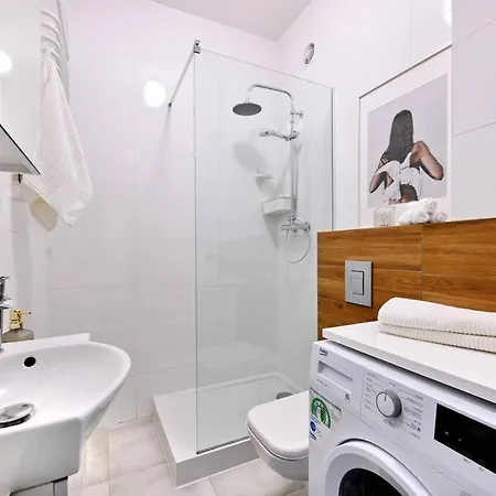 Apartment Saska Kepa -ul. Francuska 2' Min *